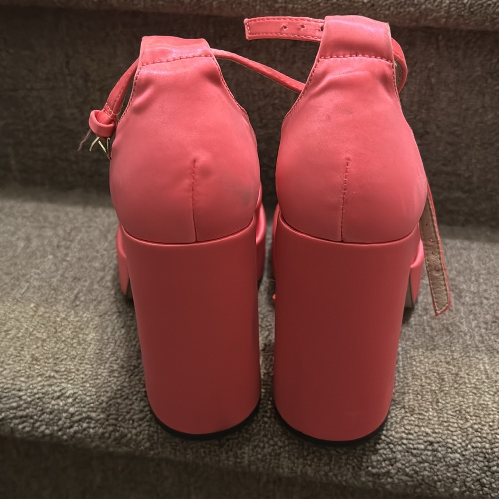 Pink platform heels - Picture 3 of 4